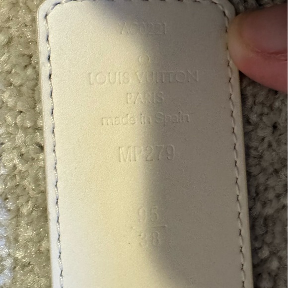 Louis Vuitton Belt - Picture 2 of 2